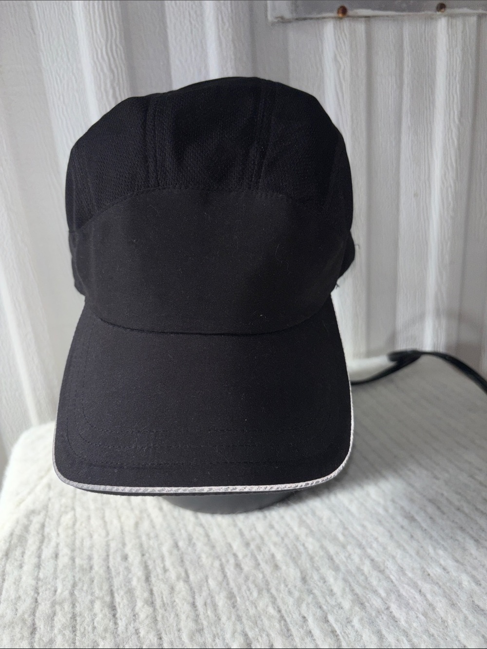 Athleta women’s black HAT